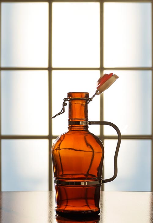 BEER GROWLER SWING TOP AMBER GLASS FLIP TOP METAL HANDLE 2 LITER (2.1