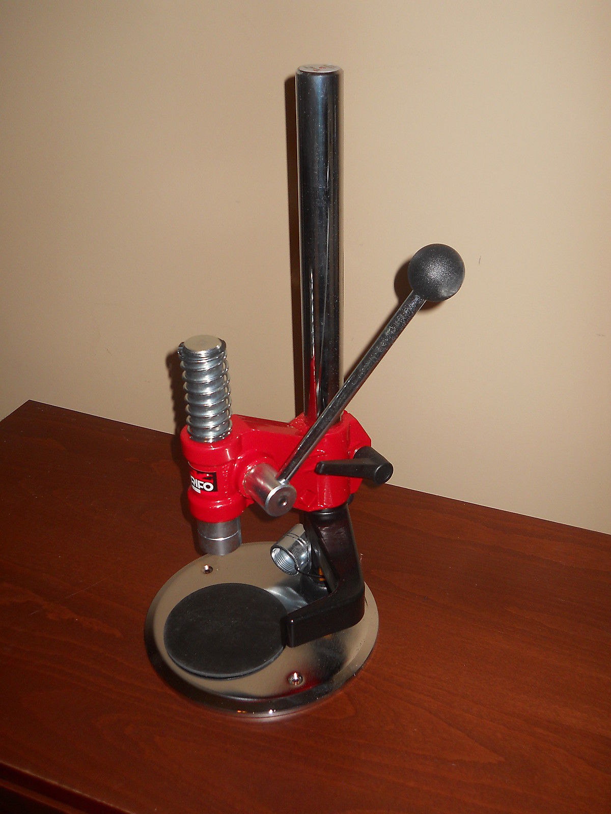 BENCH CAPPER MICROBREWERY COMMERCIAL SUPER GRIFO TCSG FOR SODA AND BEER