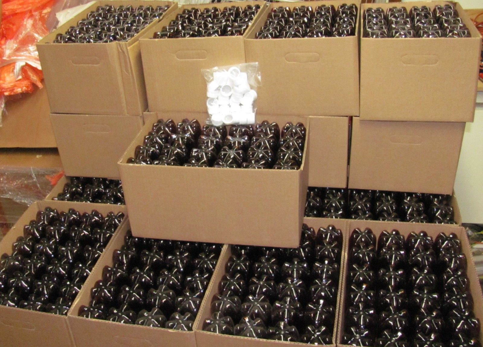 PLASTIC BEER BOTTLES 500ml FULL CASE OF 24 Amber PET Bottles With WHITE CAPS For Beer Soda Carbonated Drinks - Image 2