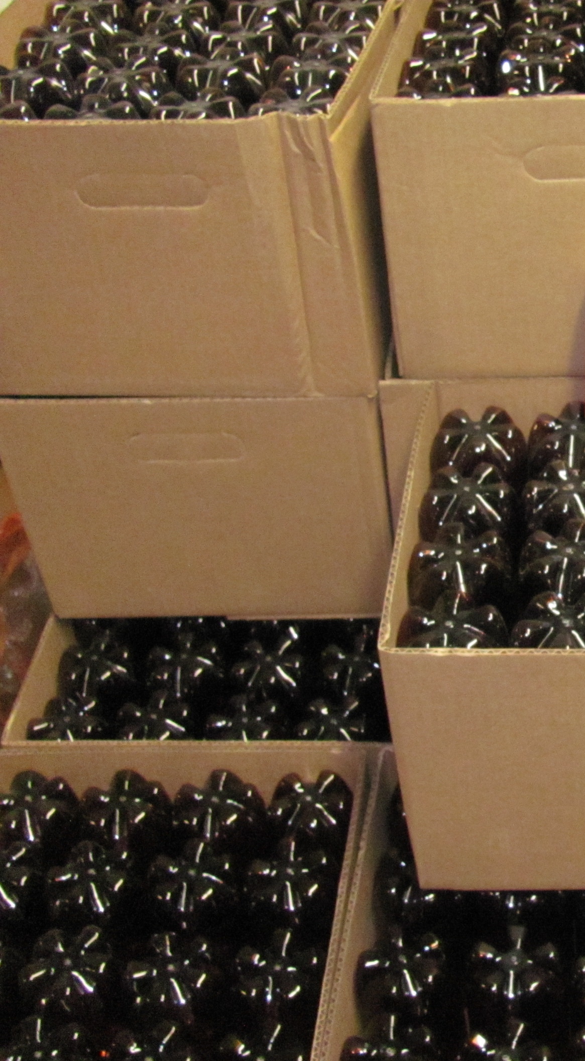 PLASTIC BEER BOTTLES 500ml FULL CASE OF 24 Amber PET Bottles With WHITE CAPS For Beer Soda Carbonated Drinks - Image 6