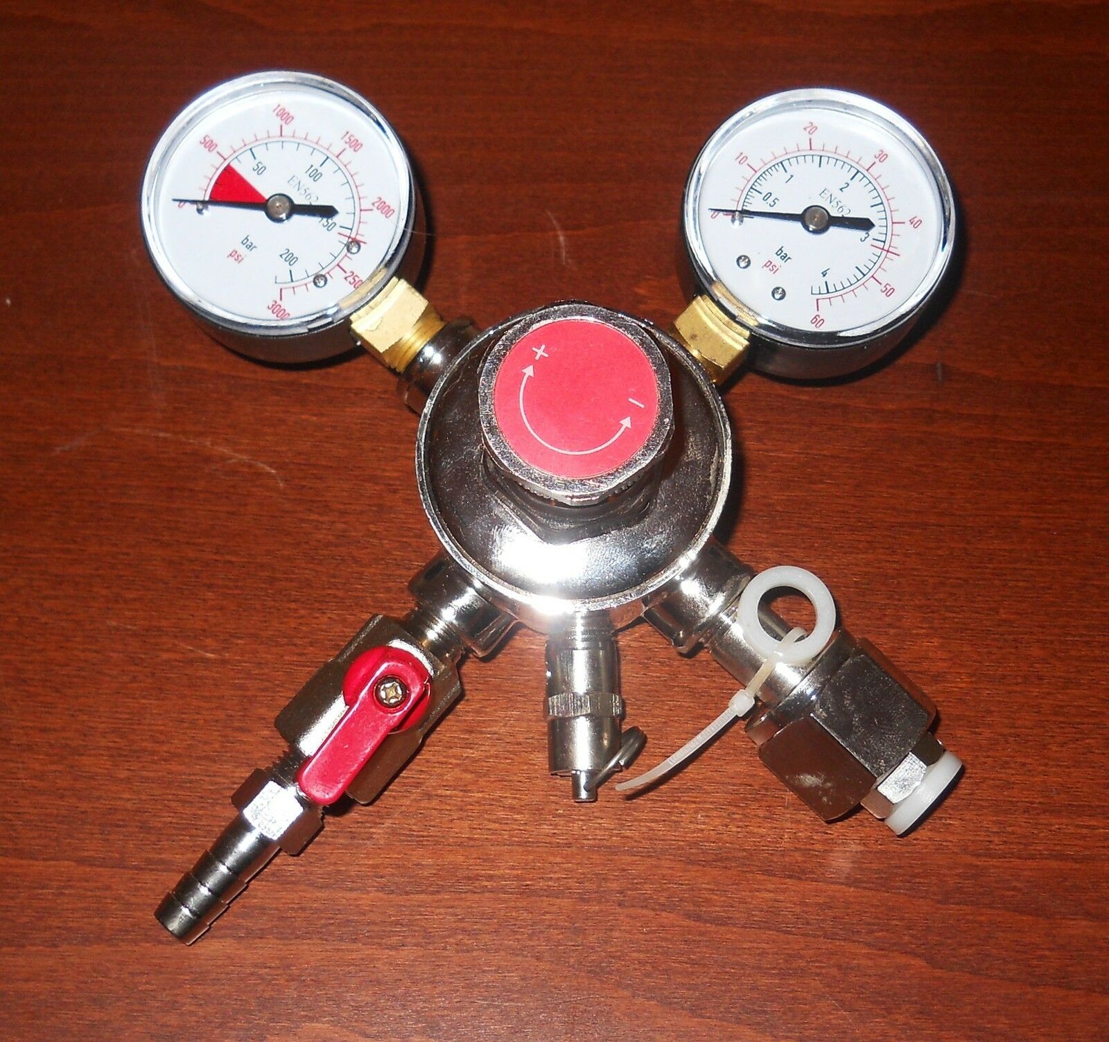 DUAL GAUGE PRIMARY REGULATOR For Economical CO2 Gas Dispensing of Soda and Beer