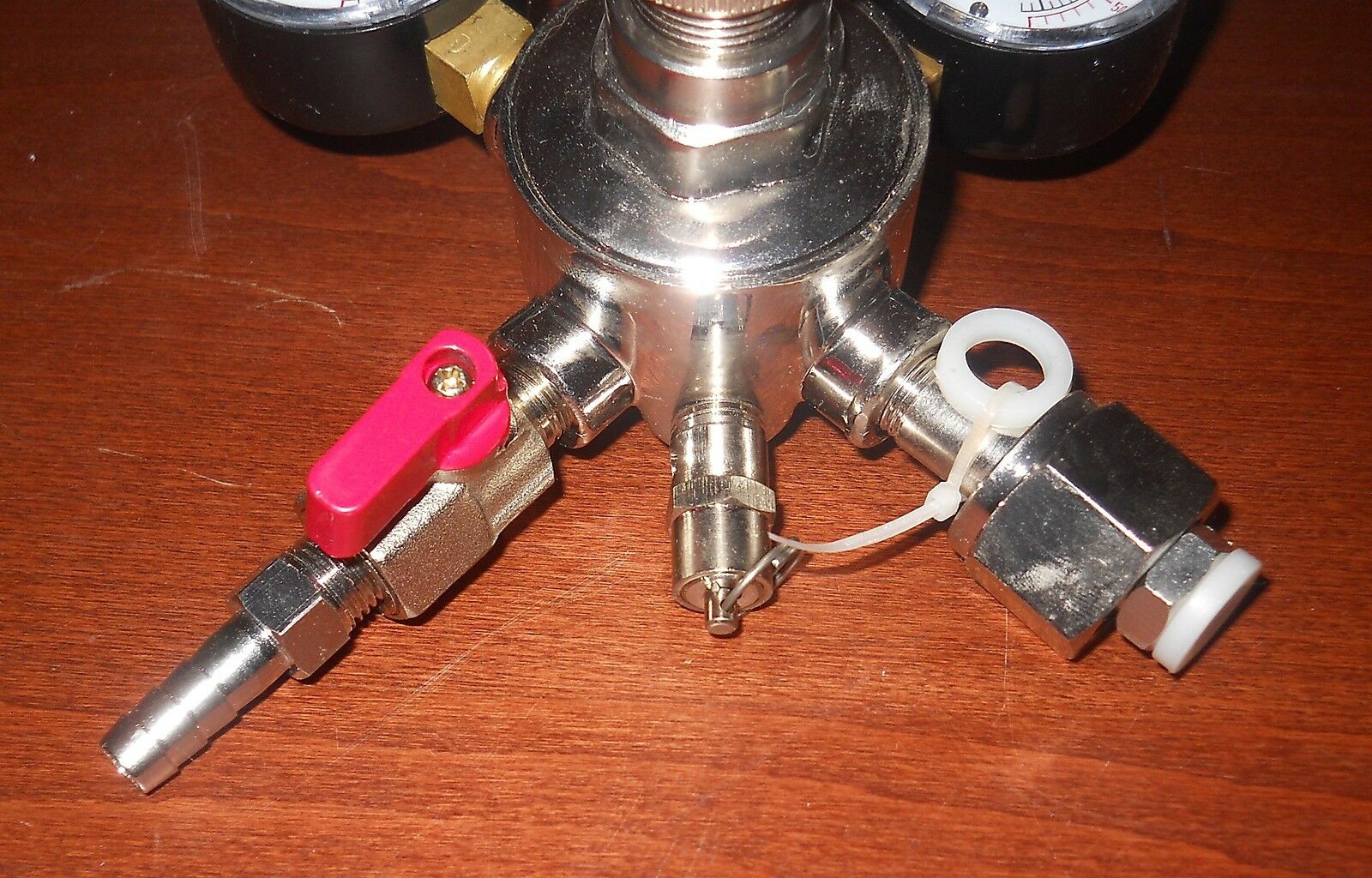 DUAL GAUGE PRIMARY REGULATOR For Economical CO2 Gas Dispensing of Soda and Beer - Image 5